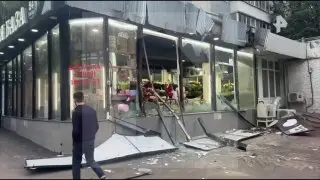 Нетрезвый экскаваторщик уничтожил цветочный магазин в центре города