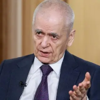 Академик Онищенко призывает россиян отдыхать в стране вместо Турции