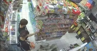 Подростки в Химках украли товары из магазина «Гранат»