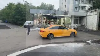 Нетрезвый экскаваторщик разрушил цветочный магазин в Москве
