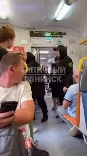 Скандал в электричке: контролёры применили силу к подростку
