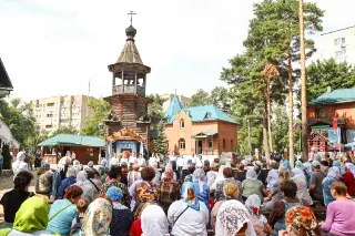 Престольный праздник в Казанском храме: литургия и фестиваль колокольного звона
