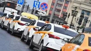 В Подмосковье оштрафовали почти 400 нелегальных таксистов