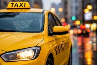 В Подмосковье оштрафовали 400 нелегальных таксистов в аэропортах