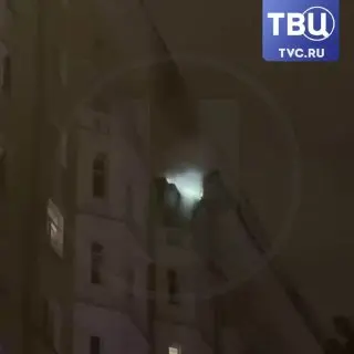 Пожар на 11-м этаже: эвакуация жильцов в многоэтажке