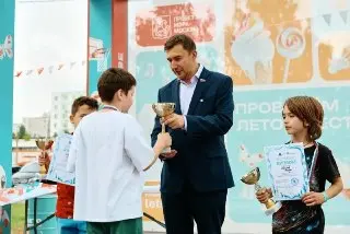 Шахматный турнир в Москве: победителей наградил гроссмейстер