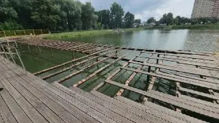 Демонтаж обветшалого сооружения на Ногинском пруду завершится летом