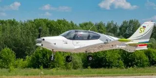 Самолет «Танго» успешно совершил первый полет с двигателем АПД-520