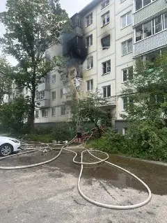 Взрыв газа в жилом доме: пострадал пожарный и жильцы