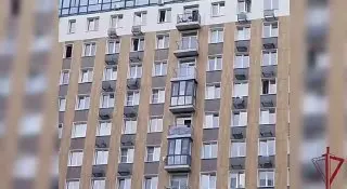 Нетрезвый мужчина устроил стрельбу с балкона в жилом районе