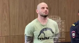 Арест за Хулиганство: Мужчина Поднял Юбку Девушки в Метро