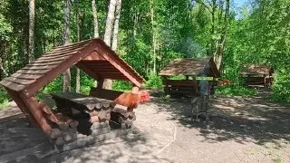 В лесопарке у Школьного озера обновили беседки для отдыха