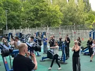 Чемпион мира по кикбоксингу провел открытую тренировку для жителей
