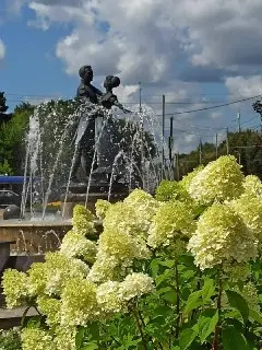 Подольск: Городской фонтан вновь запущен для жителей