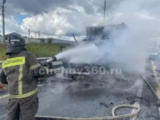 Пожар на трассе М-2: грузовик с лекарствами загорелся