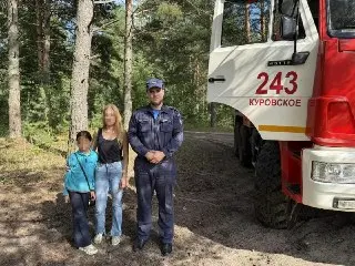 Спасатели нашли заблудившуюся маму с дочкой в лесу за час