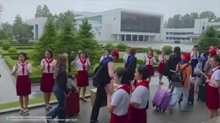 400 российских школьников отправились в лагерь в КНДР