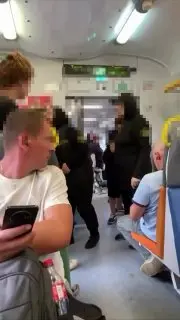 Конфликт в поезде МЦД: Пассажиры встали на сторону подростков
