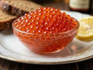 Цена красной икры бьет рекорды: что стоит за ростом?