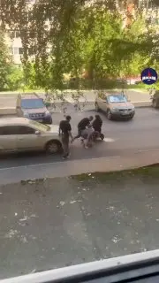 В Долгопрудном избили молодого человека за помощь девушке на коляске