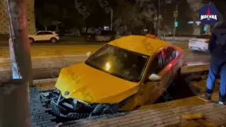 ДТП с Такси в Москве: Пять Пострадавших на Щербаковской Улице