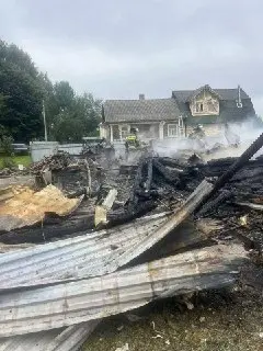 В Ревино сгорел дом многодетной семьи, но никто не пострадал
