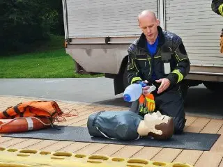 Урок безопасности на водоёмах: спасатели обучают правилам