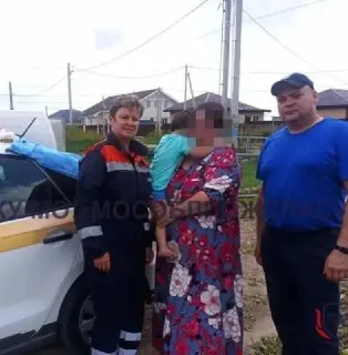 Спасатели освободили двухлетнего малыша из запертого авто