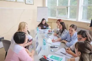 Выездные администрации: Новый подход к общению с медиками