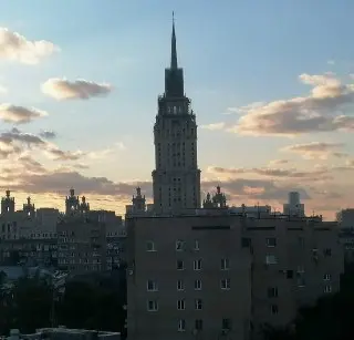 Реставрация гостиницы «Украина»: работы идут на центральной башне