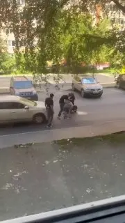 В Подмосковье водитель избил мужчину за прогулку с девушкой-колясочницей