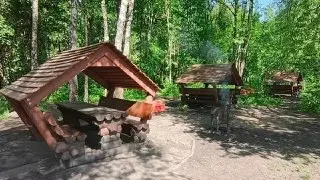 В лесопарке у Школьного озера обновили беседки для отдыха