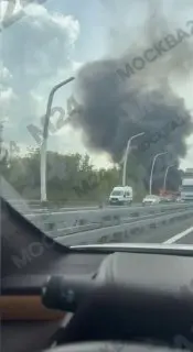 ЧП на Московском скоростном диаметре: большегруз с песком перевернулся