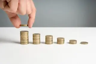 ЦБ России снижает ключевую ставку до 14% и прогнозирует бюджетный дефицит