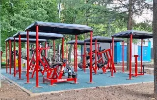 В Зябликово открыли новые уличные тренажёры и площадку