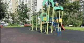 Двор в Жулебино обновили: новая площадка и чистота!