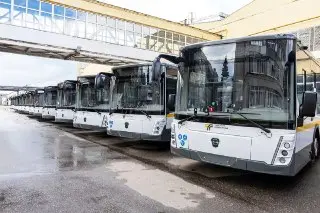 Подмосковье получает новые автобусы: 15 современных ЛИАЗов на маршруты