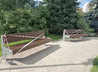 Обновление скамеек в парке «Площадь Беларуси» завершено