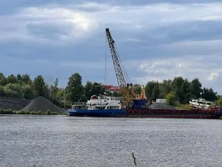 Баржа заблокировала гавань в Павельцево: проблемы с разгрузкой