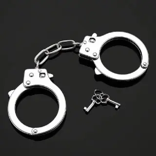 Женщина похитила телефон и более 300 тысяч рублей в Ленинском округе