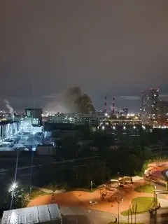 Пожар в ангаре на юго-востоке Москвы: МЧС на месте происшествия