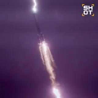 Молния не помешала запуску китайской ракеты «Чанчжэн-3B»