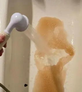 Зеленоградцы жалуются на ржавую горячую воду: что происходит?