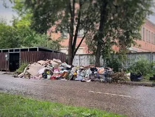 Свалка на улице Советской: мусор не убирается месяцами