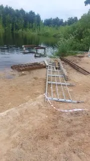Жители Чёрного озера недовольны сносом мостка
