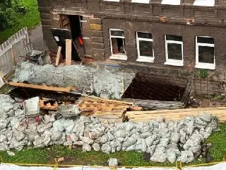 Опасная стройплощадка в Пресненском районе угрожает безопасности