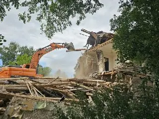 В Рошале продолжается снос домов: уходит дом №11
