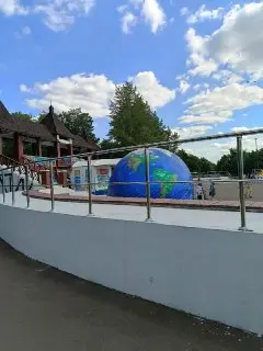 В Москве открылся новый мини-планетарий у воды в парке