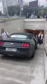 Ford Mustang на белорусских номерах попал в ДТП на Домодедовской