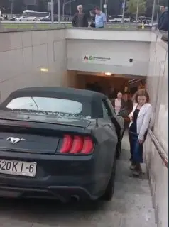 Автомобиль врезался в подземный переход на станции метро Домодедовская